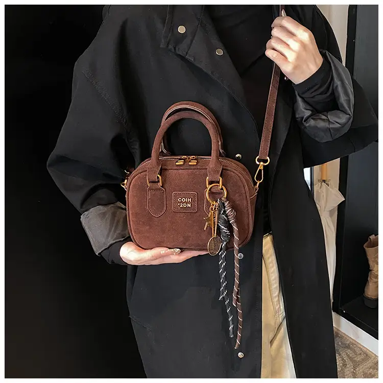 2024 Winter Women's Black Shoulder Bag with Crossbody Strap — feature 12