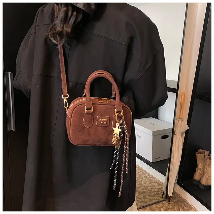 2024 Winter Women's Black Shoulder Bag with Crossbody Strap — feature 15