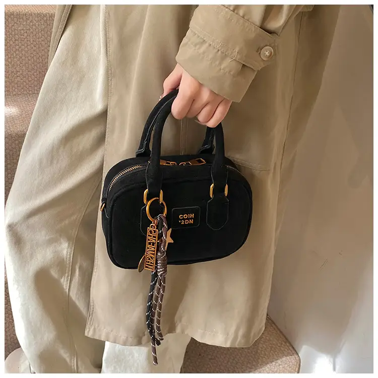 2024 Winter Women's Black Shoulder Bag with Crossbody Strap — feature 17