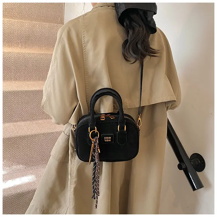 2024 Winter Women's Black Shoulder Bag with Crossbody Strap — feature 18