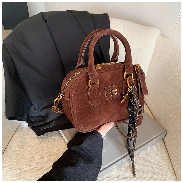 2024 Winter Women's Black Shoulder Bag with Crossbody Strap — feature 21