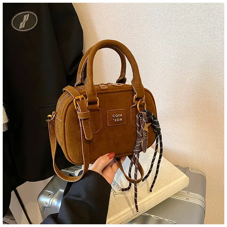 2024 Winter Women's Black Shoulder Bag with Crossbody Strap — feature 22