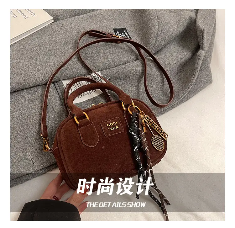 2024 Winter Women's Black Shoulder Bag with Crossbody Strap — feature 4