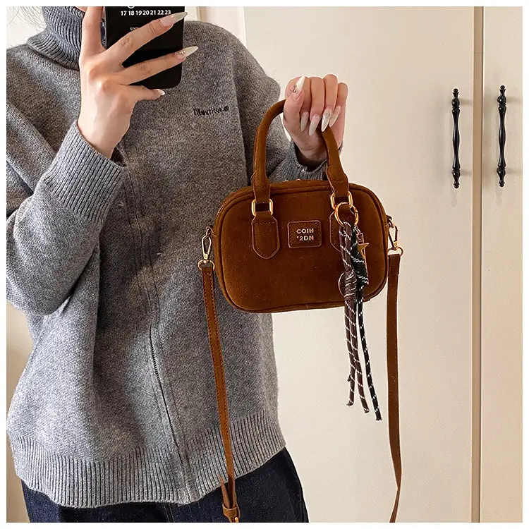 2024 Winter Women's Black Shoulder Bag with Crossbody Strap — feature 8
