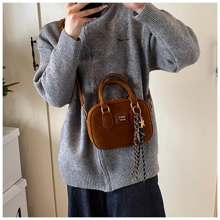 2024 Winter Women's Black Shoulder Bag with Crossbody Strap — feature 9