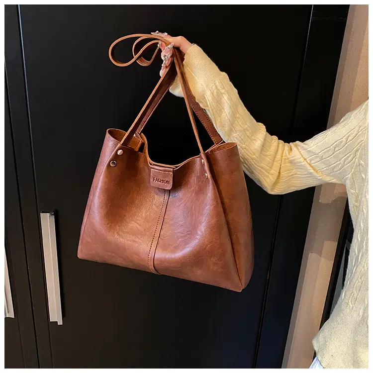 Brown Leather Retro Commuter Tote Bag 2024 — feature 10