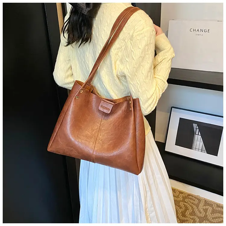 Brown Leather Retro Commuter Tote Bag 2024 — feature 11