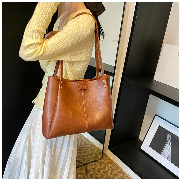Brown Leather Retro Commuter Tote Bag 2024 — feature 12