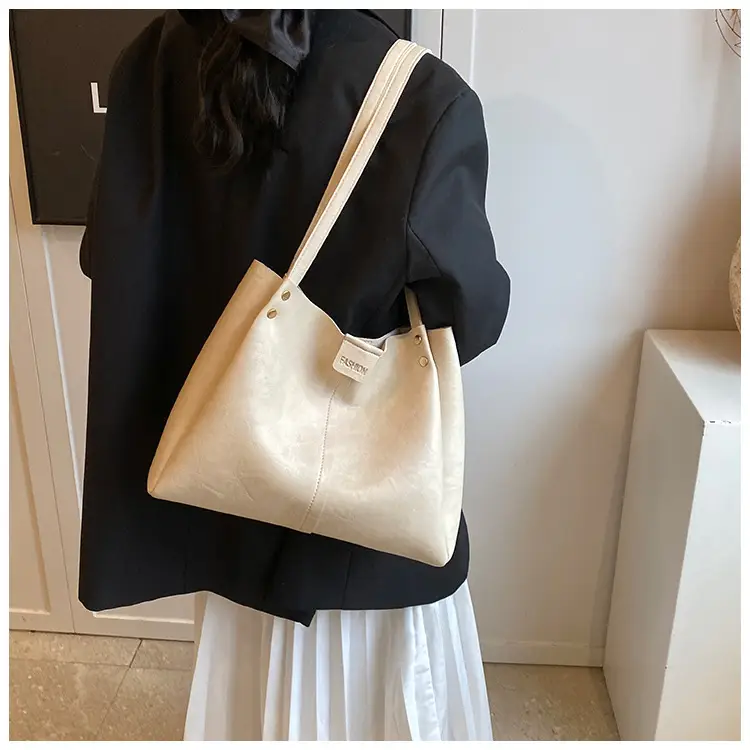 Brown Leather Retro Commuter Tote Bag 2024 — feature 8