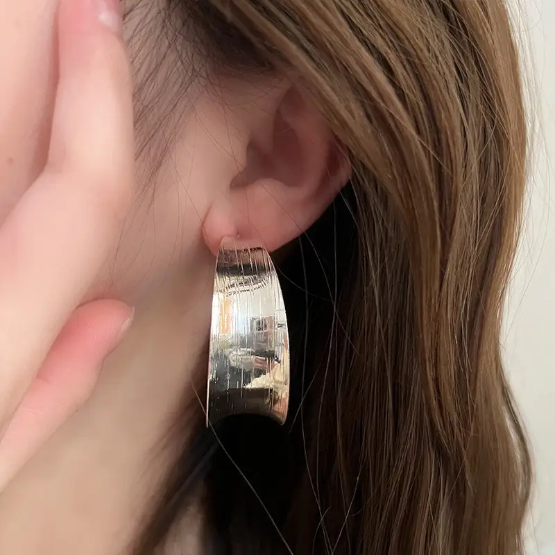 Golden Ring Ear Ring Women's 2024 New Explosive Ear Buckle Light Luxury Advanced Ear Ring Earrings Autumn and Winter Ring Earrings — feature 40