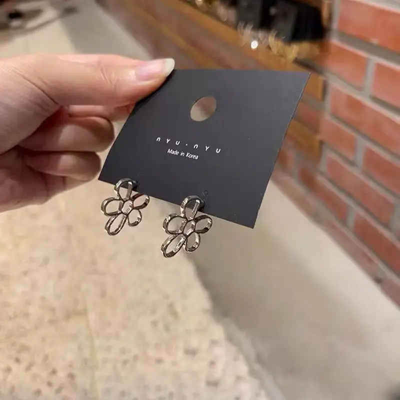 Golden Ring Ear Ring Women's 2024 New Explosive Ear Buckle Light Luxury Advanced Ear Ring Earrings Autumn and Winter Ring Earrings