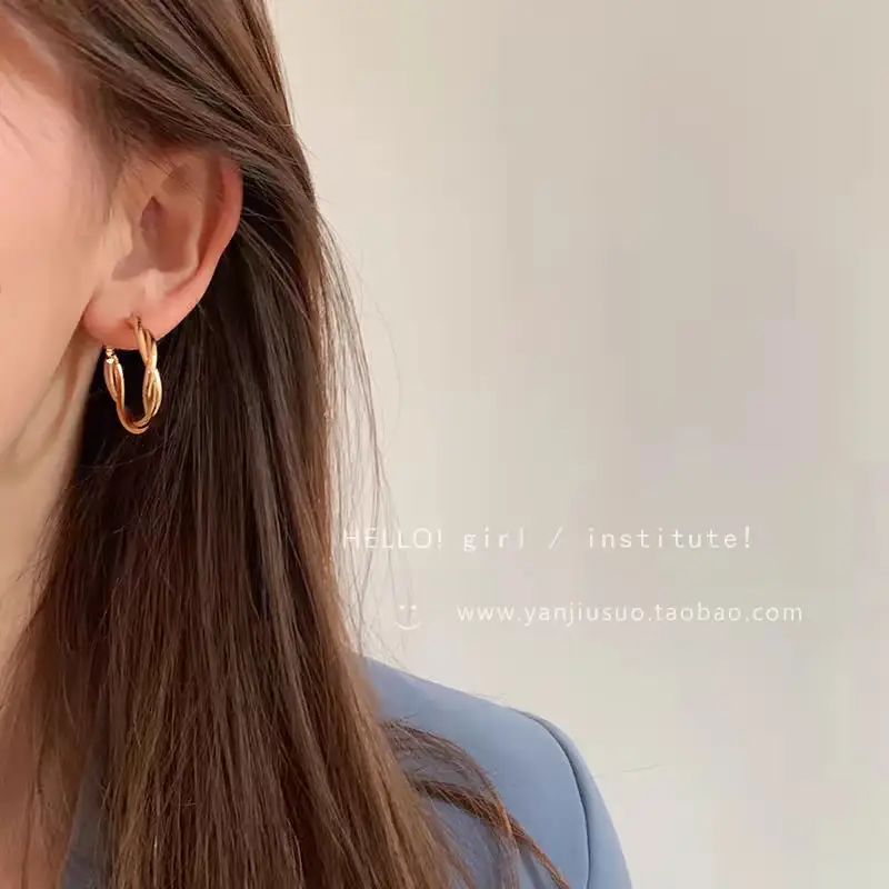 Golden Ring Ear Ring Women's 2024 New Explosive Ear Buckle Light Luxury Advanced Ear Ring Earrings Autumn and Winter Ring Earrings