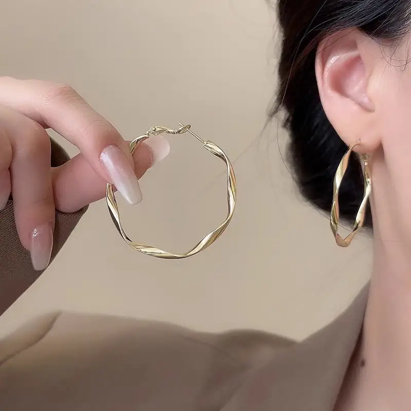 Golden Ring Ear Ring Women's 2024 New Explosive Ear Buckle Light Luxury Advanced Ear Ring Earrings Autumn and Winter Ring Earrings