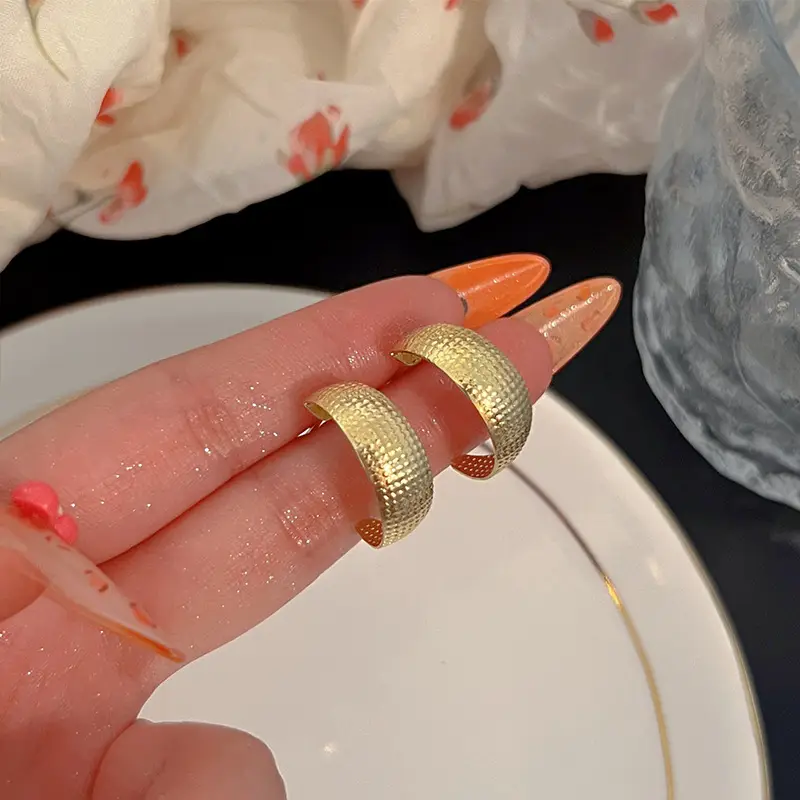 Golden Ring Ear Ring Women's 2024 New Explosive Ear Buckle Light Luxury Advanced Ear Ring Earrings Autumn and Winter Ring Earrings