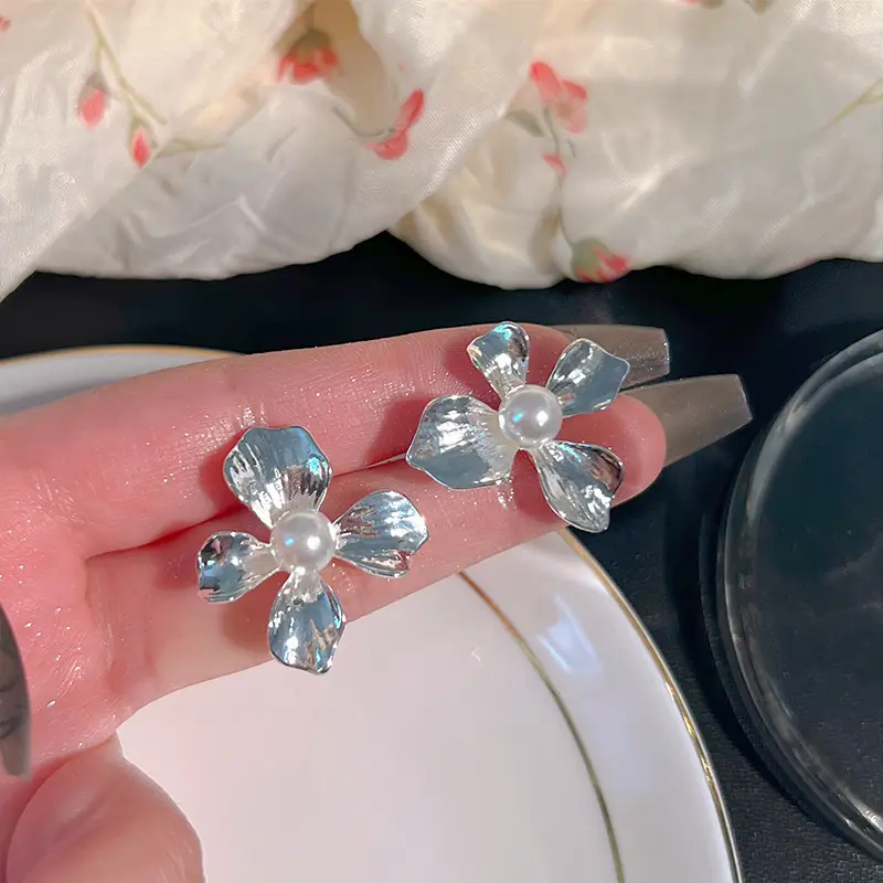 Golden Ring Ear Ring Women's 2024 New Explosive Ear Buckle Light Luxury Advanced Ear Ring Earrings Autumn and Winter Ring Earrings