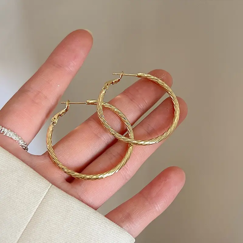Golden Ring Ear Ring Women's 2024 New Explosive Ear Buckle Light Luxury Advanced Ear Ring Earrings Autumn and Winter Ring Earrings