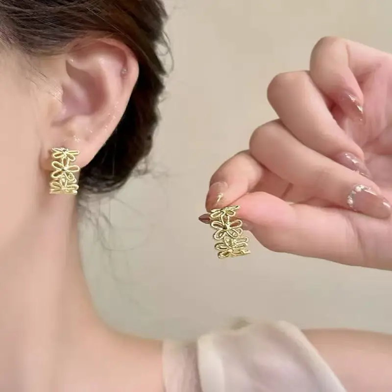 Golden Ring Ear Ring Women's 2024 New Explosive Ear Buckle Light Luxury Advanced Ear Ring Earrings Autumn and Winter Ring Earrings