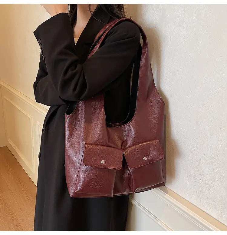 Black Leather Retro Shoulder Bag for Women 2024 — feature 10