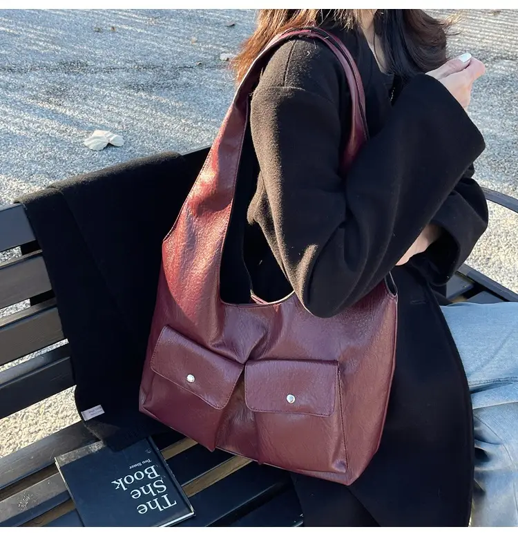 Black Leather Retro Shoulder Bag for Women 2024 — feature 12