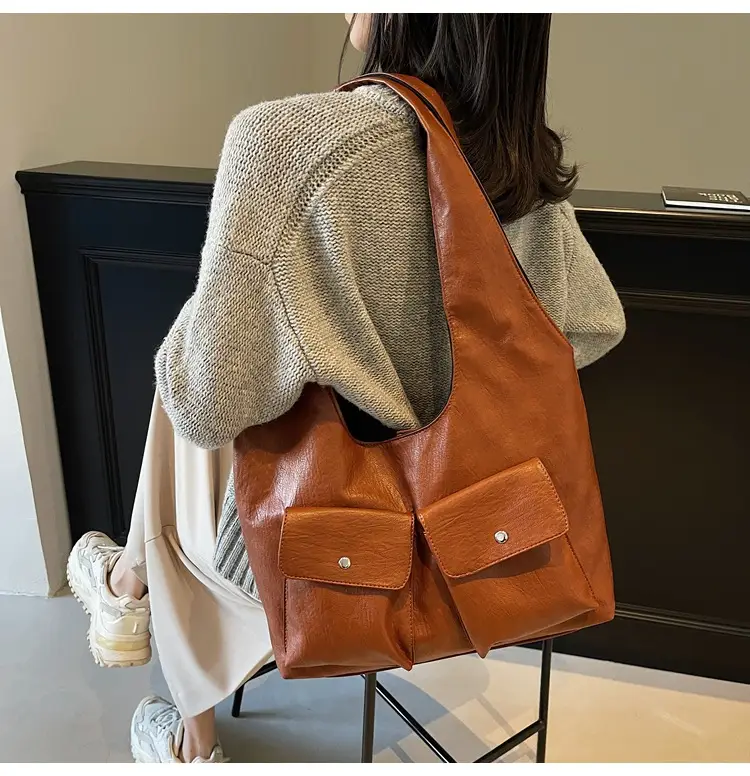 Black Leather Retro Shoulder Bag for Women 2024 — feature 18