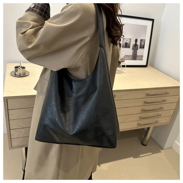 Black 2-Piece Shoulder Tote with Zipper Compartment — feature 25