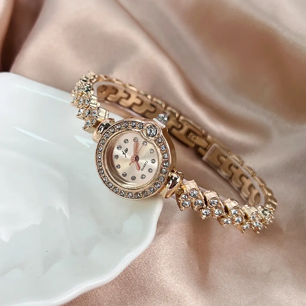 Jingwei JW Women's Crystal Bracelet Watch