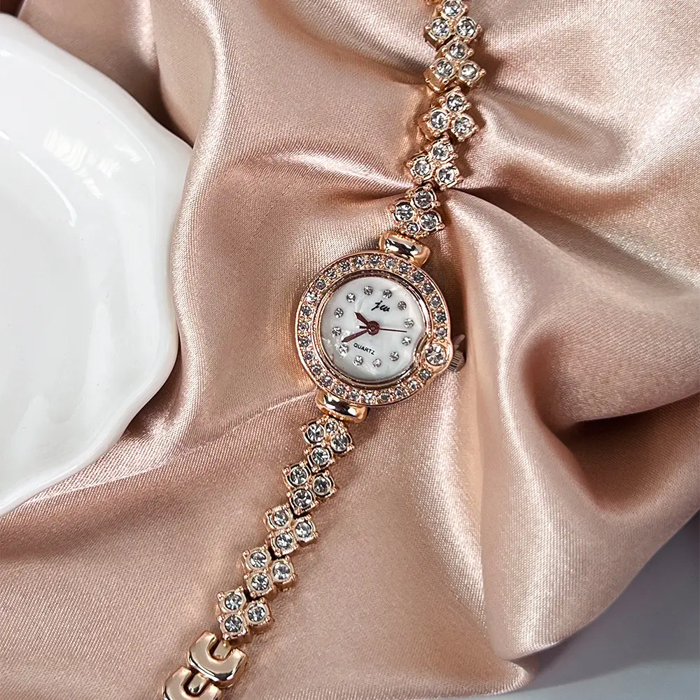 Jingwei JW Women's Crystal Bracelet Watch