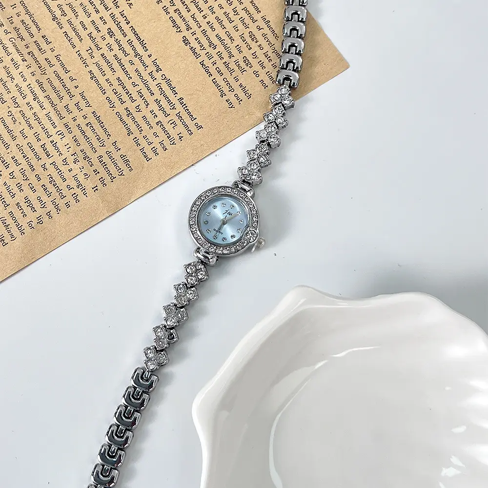 Jingwei JW Women's Crystal Bracelet Watch — feature 17