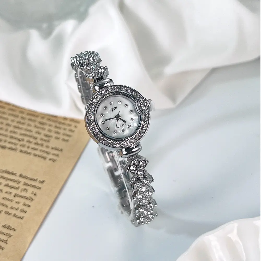 Jingwei JW Women's Crystal Bracelet Watch — feature 9