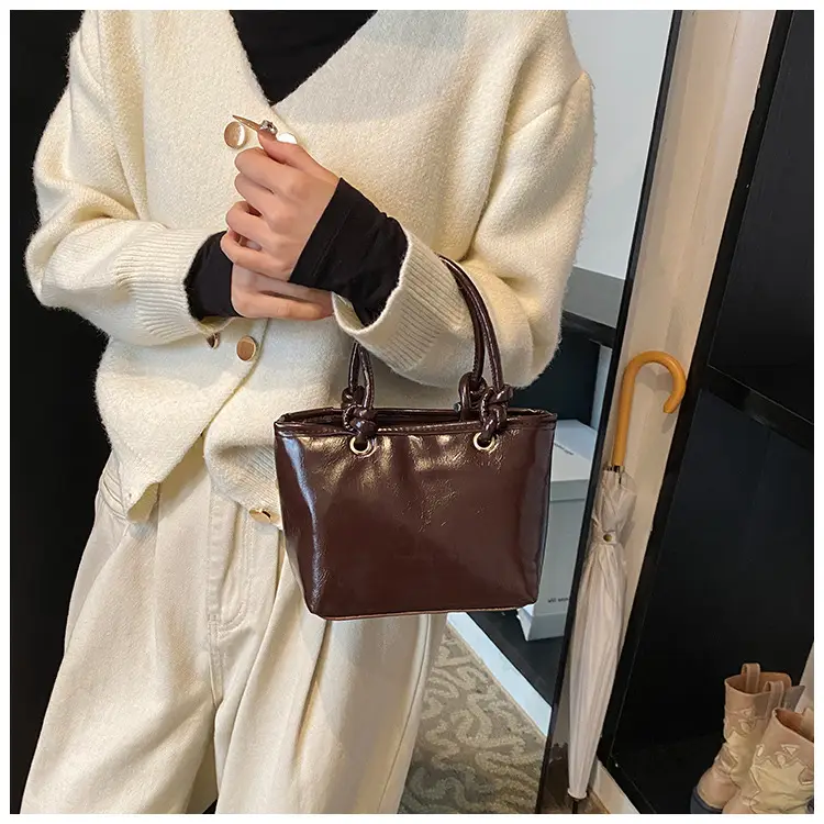 Retro Textured Bucket Bag Brown Winter New — feature 10