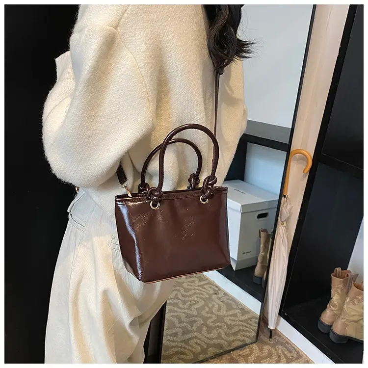 Retro Textured Bucket Bag Brown Winter New — feature 11