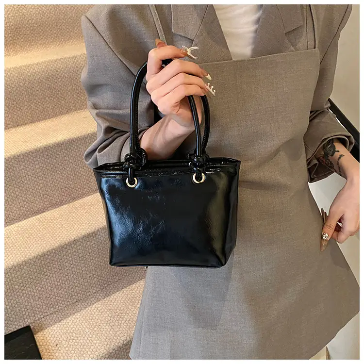 Retro Textured Bucket Bag Brown Winter New — feature 12