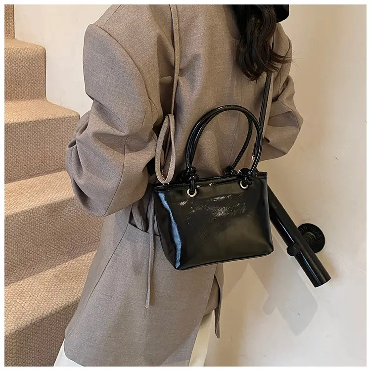 Retro Textured Bucket Bag Brown Winter New — feature 14