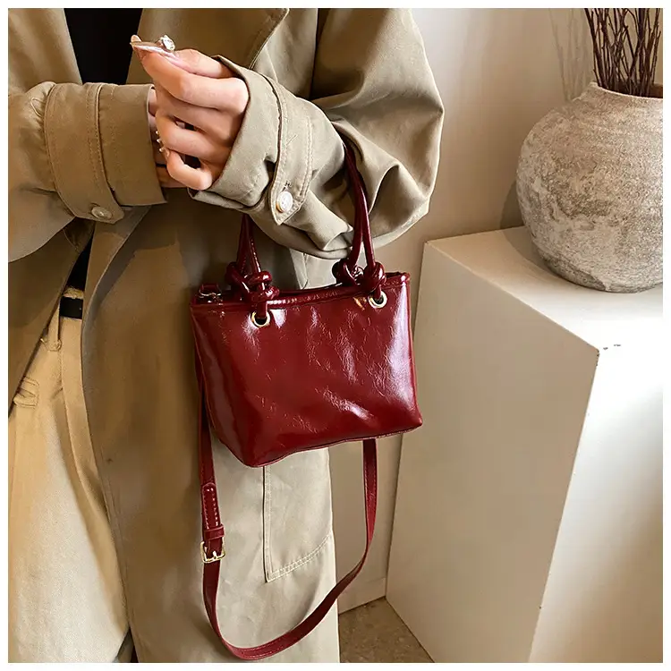 Retro Textured Bucket Bag Brown Winter New — feature 15
