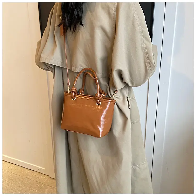 Retro Textured Bucket Bag Brown Winter New — feature 20