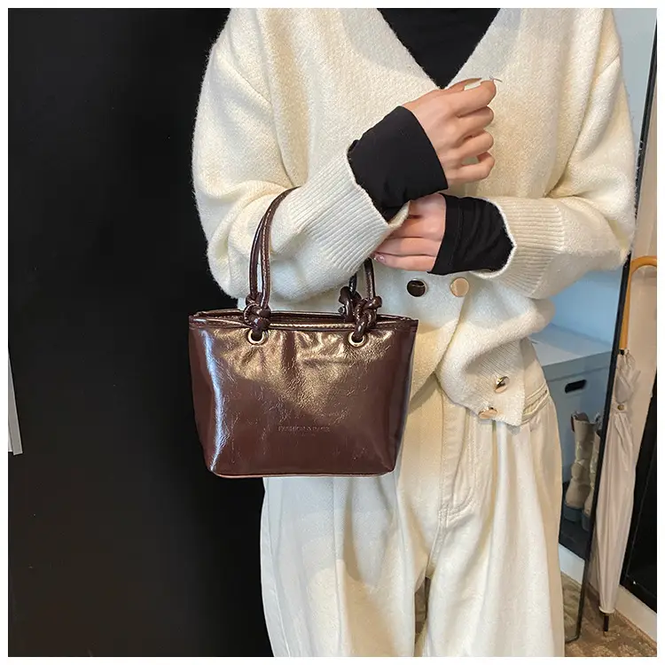 Retro Textured Bucket Bag Brown Winter New — feature 9