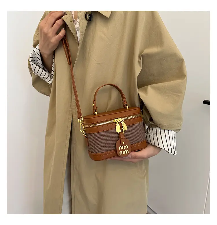 Retro Satchel Bag Black Beige Gold Zipper Handle — feature 12