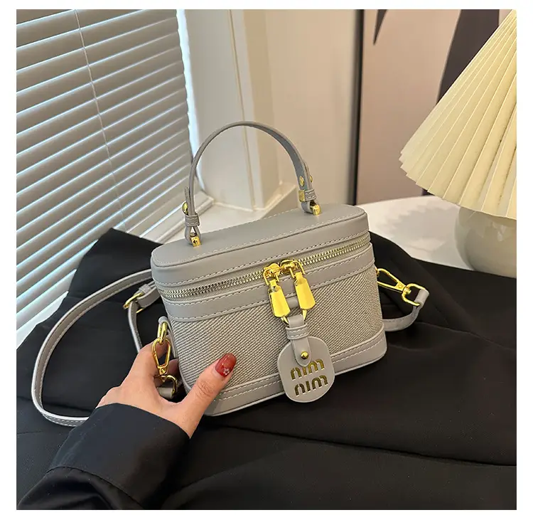 Retro Satchel Bag Black Beige Gold Zipper Handle — feature 15