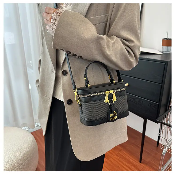 Retro Satchel Bag Black Beige Gold Zipper Handle — feature 19