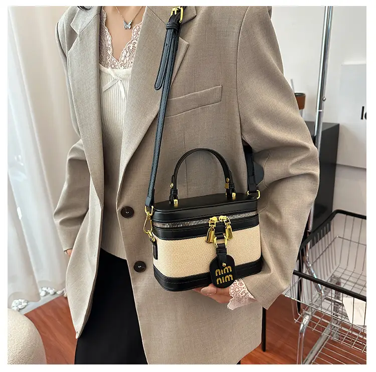 Retro Satchel Bag Black Beige Gold Zipper Handle — feature 22
