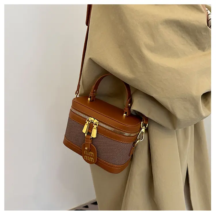 Retro Satchel Bag Black Beige Gold Zipper Handle — feature 24