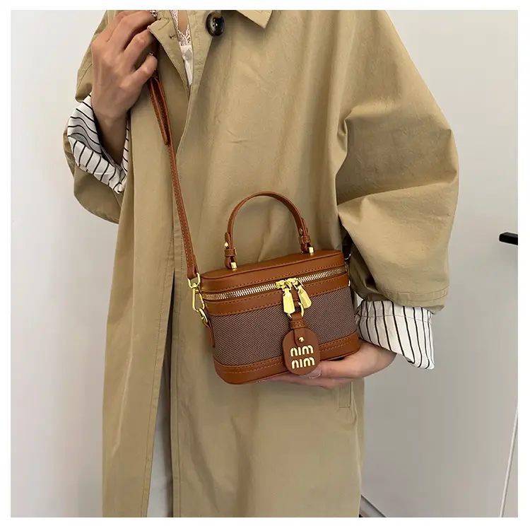 Retro Satchel Bag Black Beige Gold Zipper Handle — feature 25