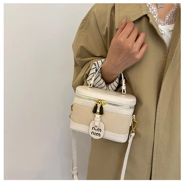 Retro Satchel Bag Black Beige Gold Zipper Handle — feature 27