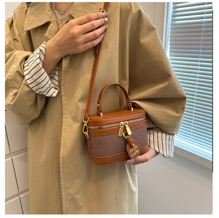 Retro Satchel Bag Black Beige Gold Zipper Handle — feature 31