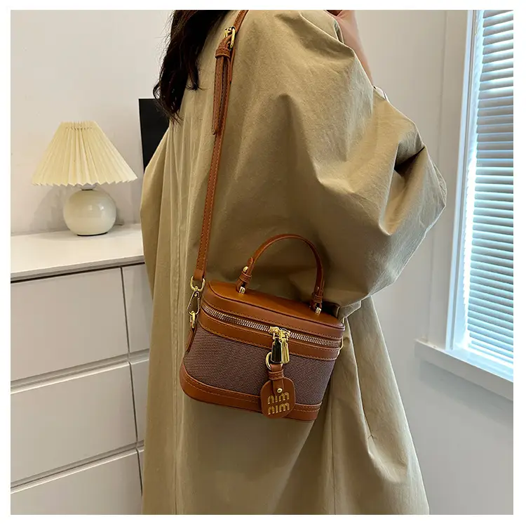 Retro Satchel Bag Black Beige Gold Zipper Handle — feature 32