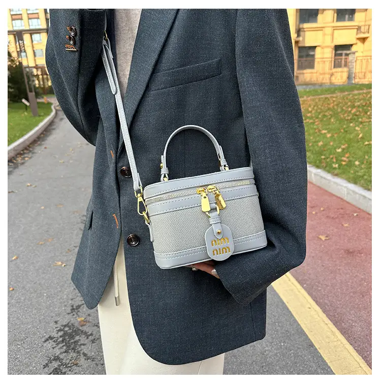 Retro Satchel Bag Black Beige Gold Zipper Handle — feature 34