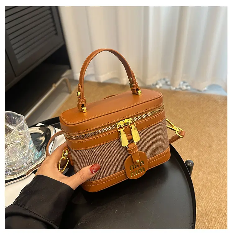 Retro Satchel Bag Black Beige Gold Zipper Handle — feature 40