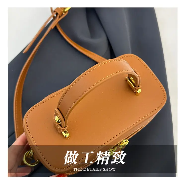 Retro Satchel Bag Black Beige Gold Zipper Handle — feature 7