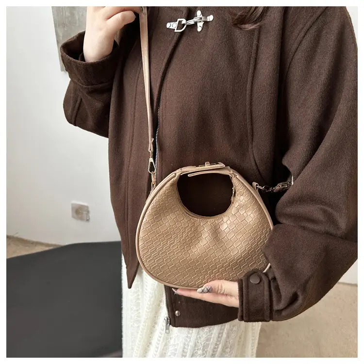 Black Woven Round Shoulder Bag for Women 2024 — feature 18