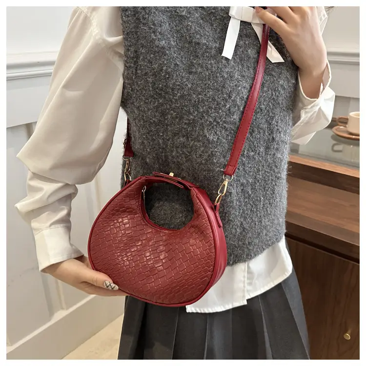 Black Woven Round Shoulder Bag for Women 2024 — feature 20